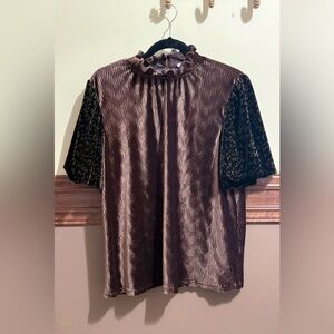 🛑 Women’s Voy Cheeta Print Blouse Size Medium